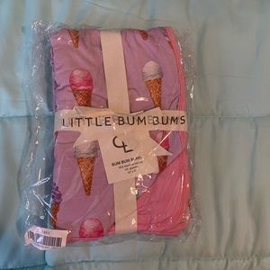 Scoop there it is blanket